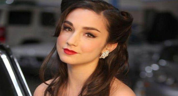 Molly Ephraim Bio Age Height Married Singing Net Worth Movies